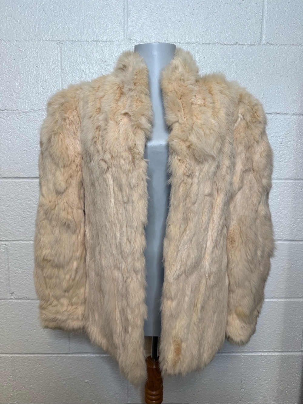 Vintage 70s dyed rabbit fur jacket cream made in Hong kong 🇭🇰